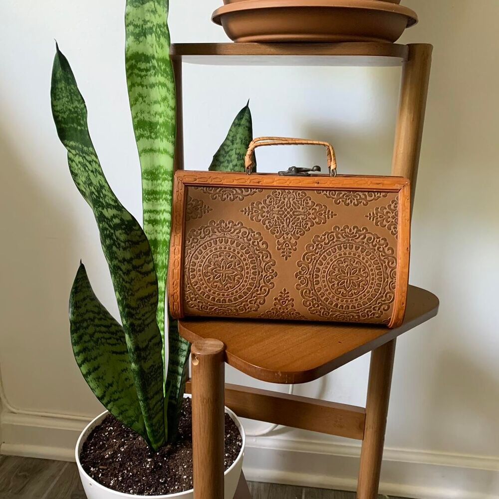 VINTAGE Wood & Rattan Floral Embossed Boho Metal Clasp Purse